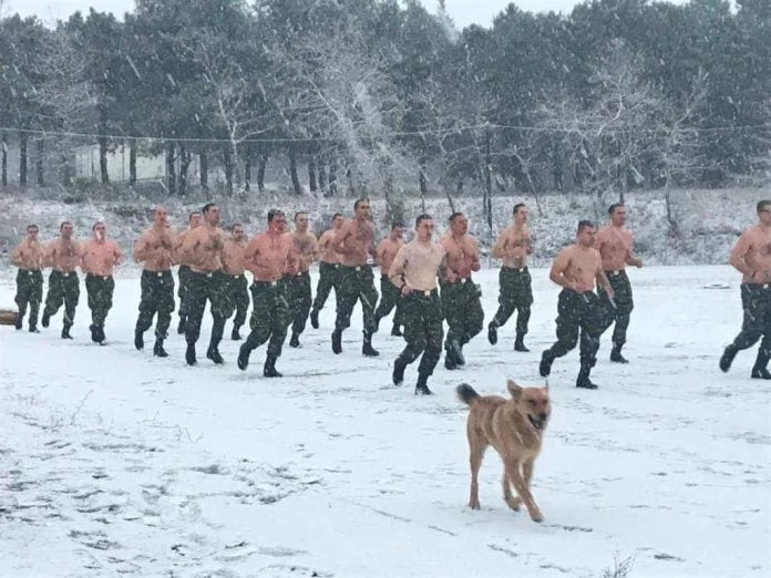 Η κακοκαιρία σύμμαχος και όχι εμπόδιο για την Εκπαίδευση του Ελληνικού Στρατού – Δείτε τις εικόνες